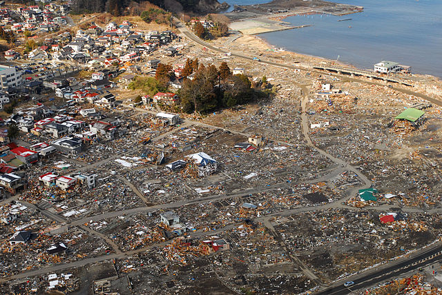 Bild: Schäden in Ōtsuchi nach dem Erdbeben und Tsunami, 18. März 2011