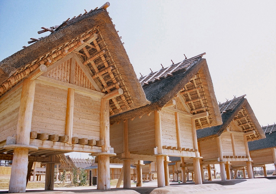 Abbildung rekonstruierter Speicher der Yayoi-Zeit, Präfektur Saga.