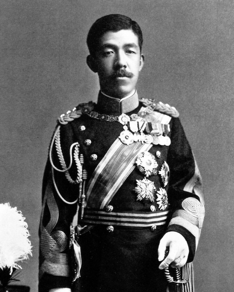Bild des jungen Kaisers Yoshihito in Galauniform, 1912.