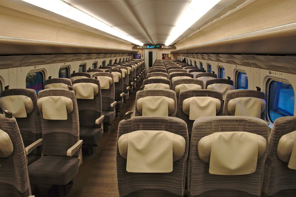 Interieur im Ordinary Car eines Shinkansen der E5 Serie