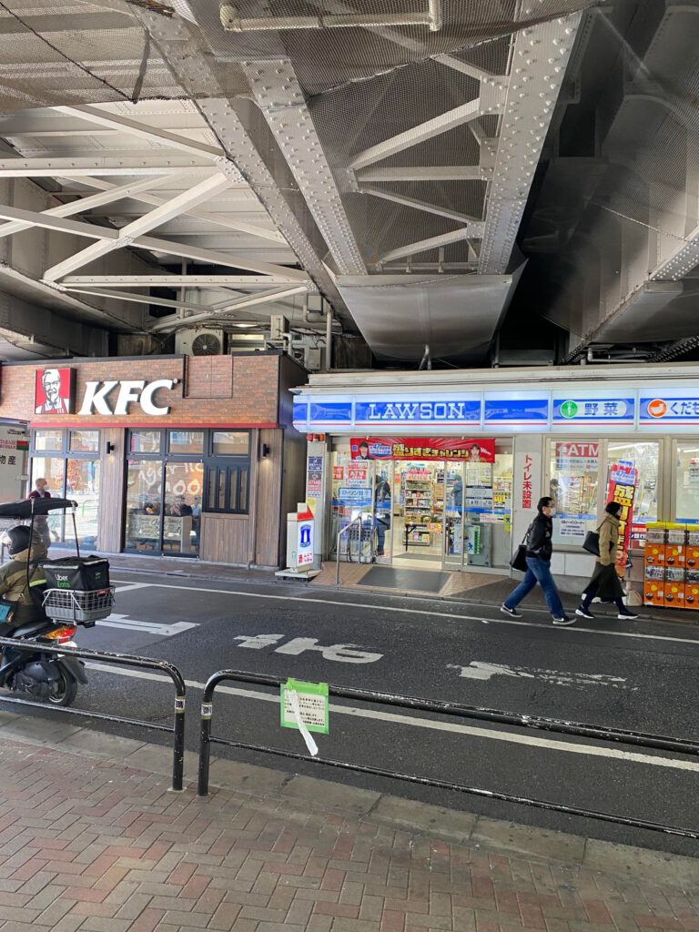 Lawson Supermarkt in Okachimachi, Tōkyō.