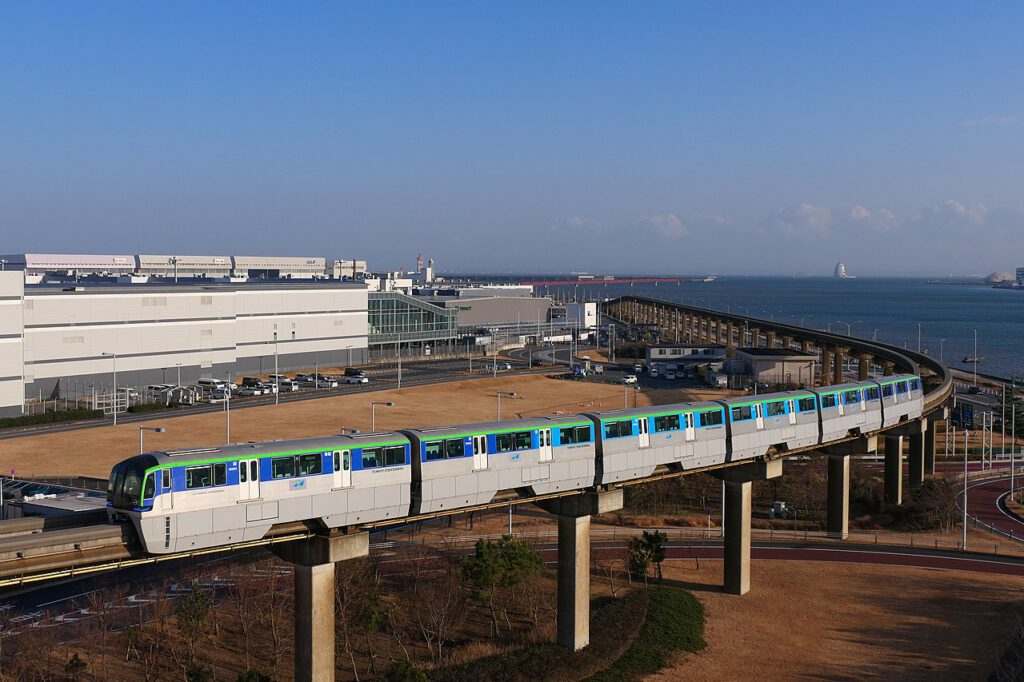 Monorail bei Tōkyōs Haneda-Flughafen