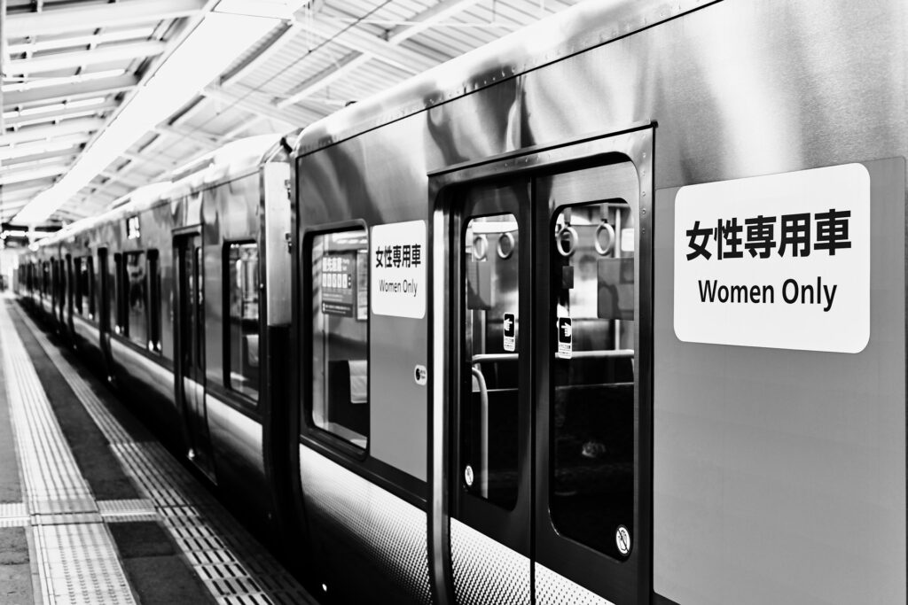 "Women Only" Wagon einer U-Bahn